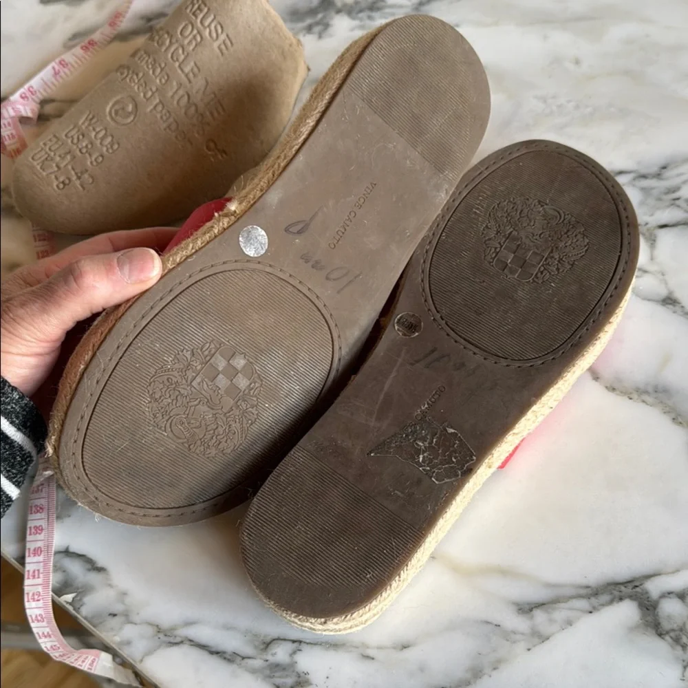 Vince Camuto Red & Tan Espadrille Sandals Women’s size 8.